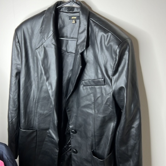 Leather jacket - Picture 2 of 7